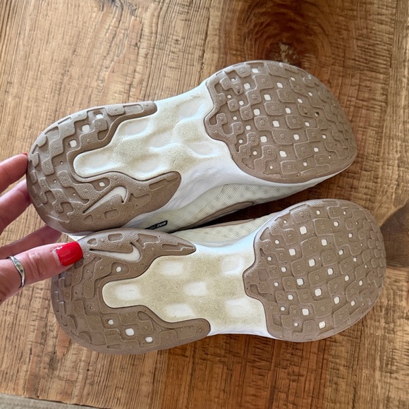 Nike Cream and Tan Running Shoes - Picture 3 of 4